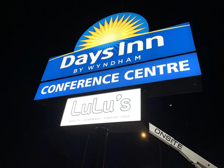 Pylon sign for Days Inn